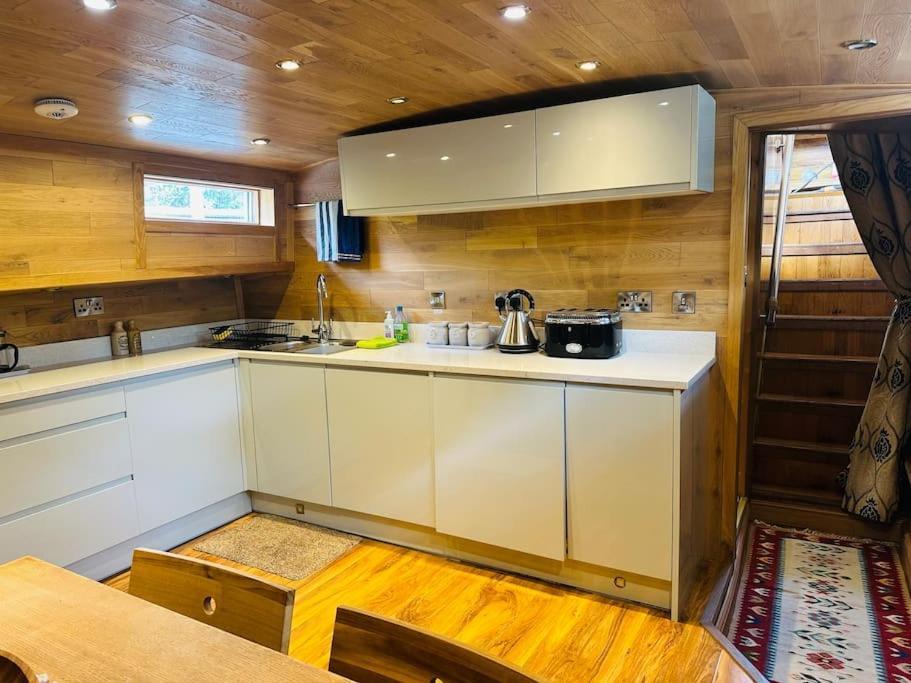 Unique Houseboat Experience I Central City Break Йорк Экстерьер фото