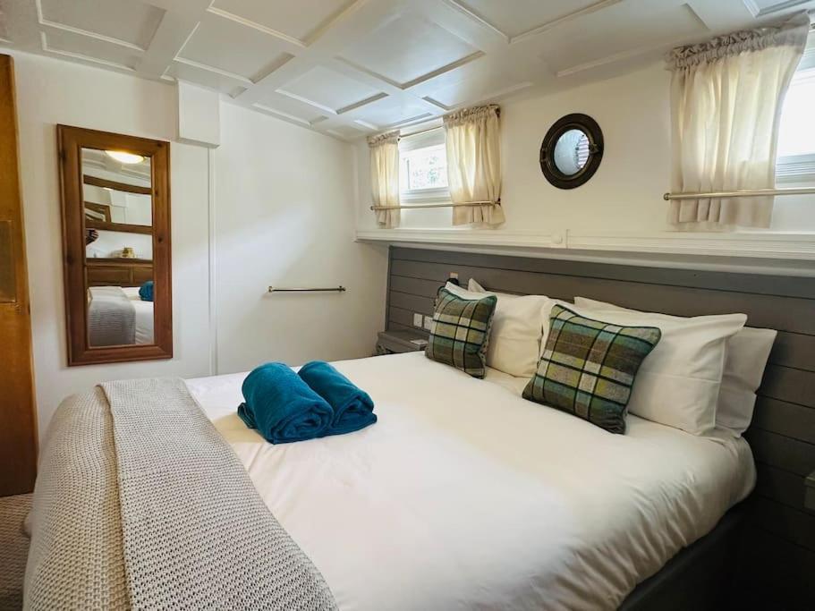 Unique Houseboat Experience I Central City Break Йорк Экстерьер фото