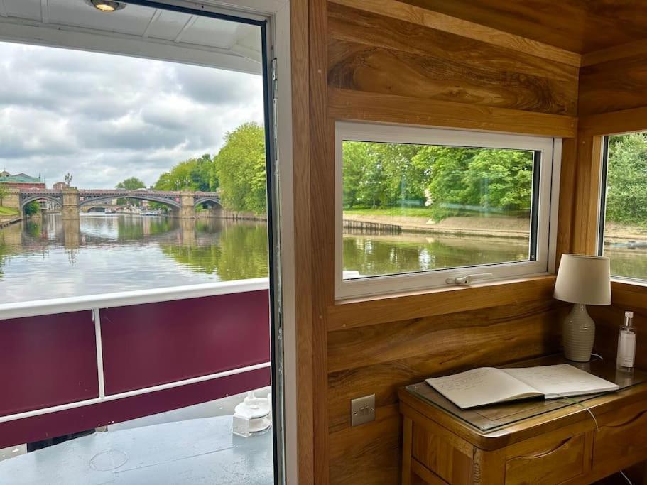 Unique Houseboat Experience I Central City Break Йорк Экстерьер фото