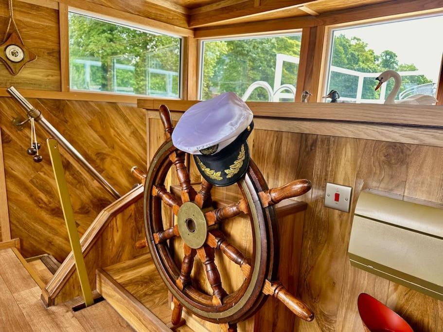 Unique Houseboat Experience I Central City Break Йорк Экстерьер фото